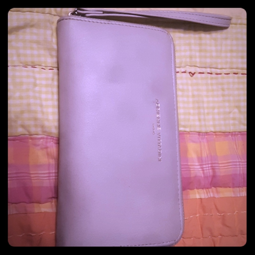 Adrienne Vittadini wallet